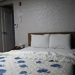 Rich Hotel